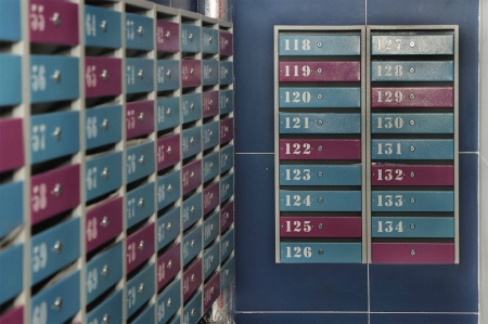  Почтовый ящик с цветными дверцами на 8 квартир