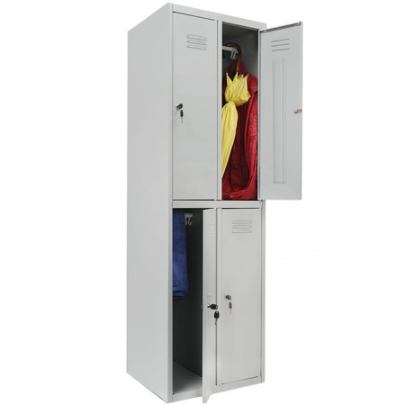 Металлический шкаф для одежды четыре секции.
